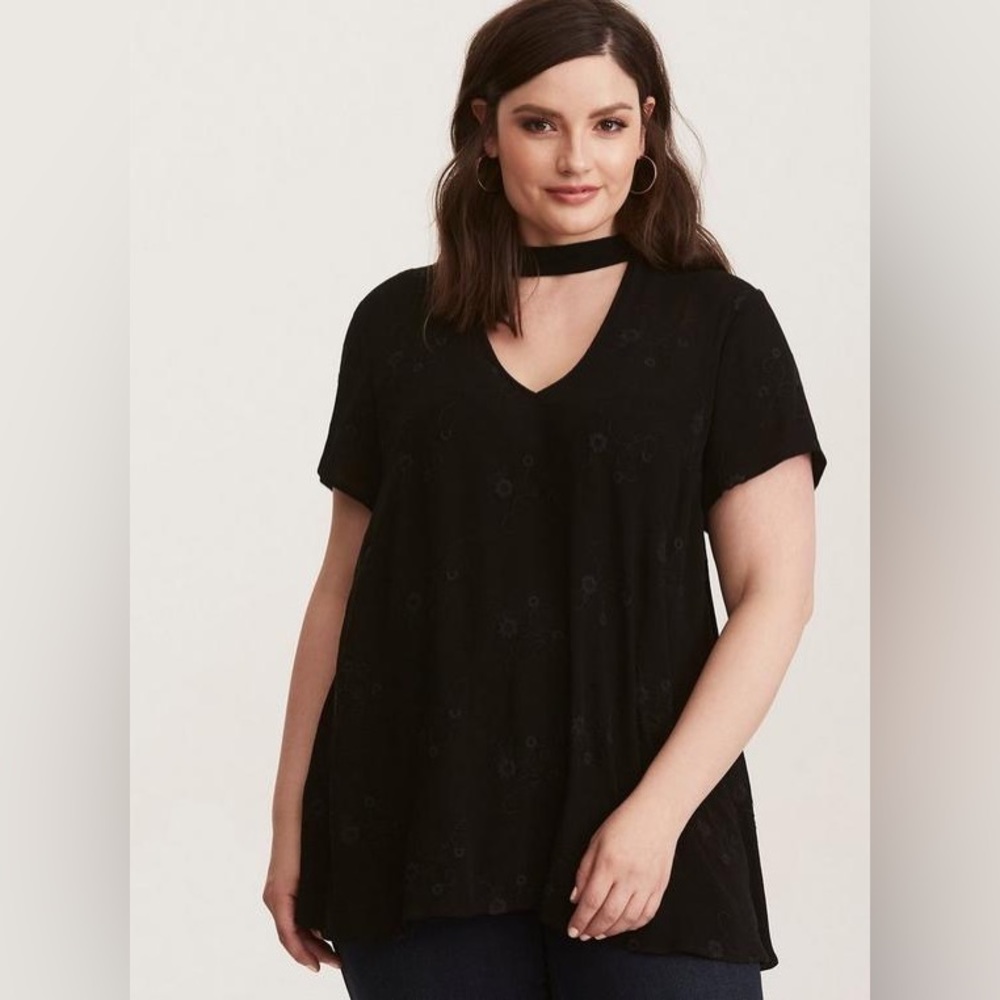 Torrid Womens Size 6 Black Lace Knit Short Tunic Top
